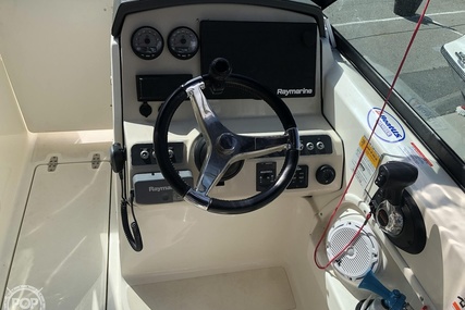 Boston Whaler 230 Vantage