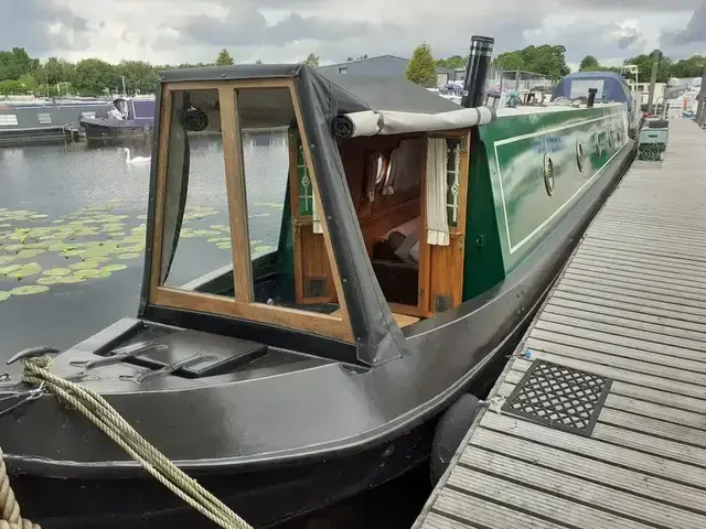 Mike Heywood 60ft Traditional Narrowboat called Spen2up