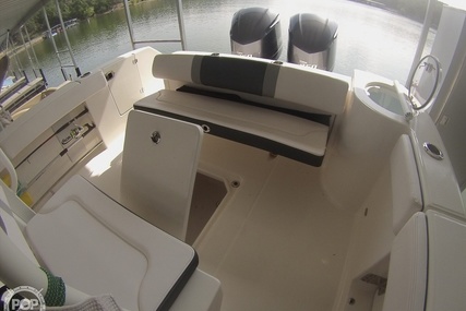 Robalo R272