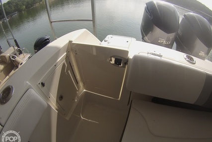 Robalo R272