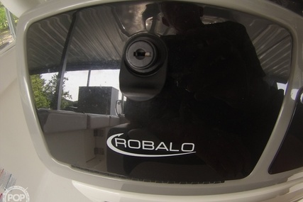 Robalo R272