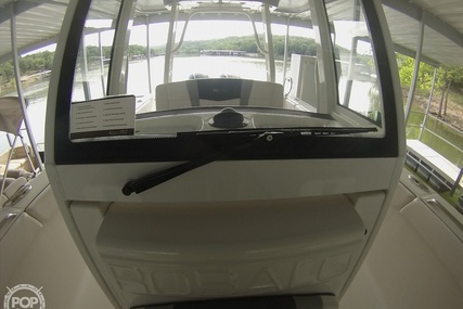 Robalo R272