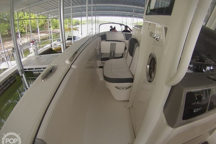 Robalo R272