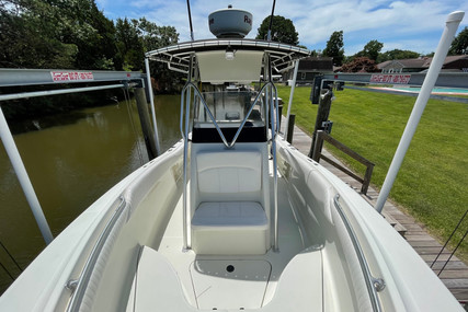 Hydra Sports 24 Center Console