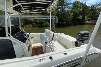 Hydra Sports 24 Center Console