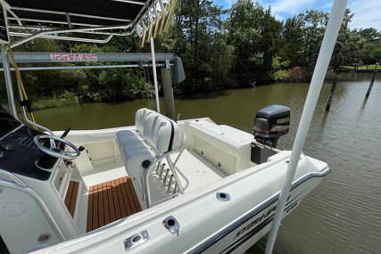 Hydra Sports 24 Center Console