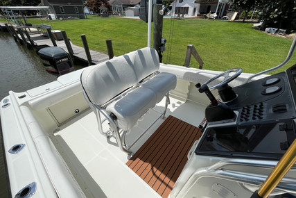 Hydra Sports 24 Center Console