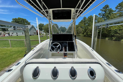 Hydra Sports 24 Center Console