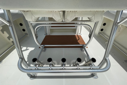 Hydra Sports 24 Center Console