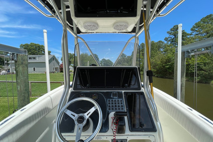 Hydra Sports 24 Center Console