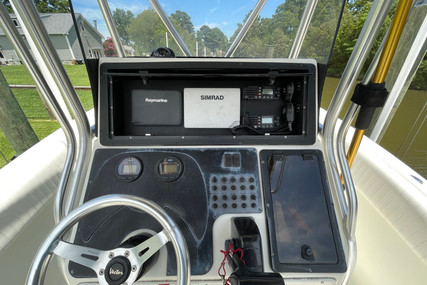 Hydra Sports 24 Center Console