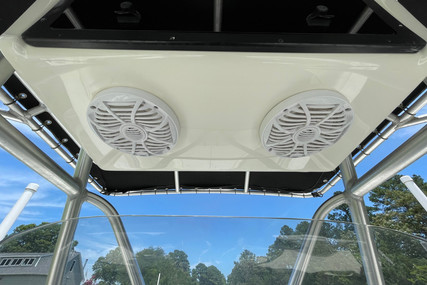 Hydra Sports 24 Center Console