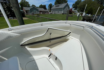 Hydra Sports 24 Center Console