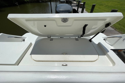 Hydra Sports 24 Center Console