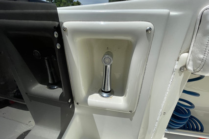 Hydra Sports 24 Center Console