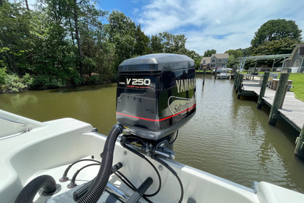 Hydra Sports 24 Center Console