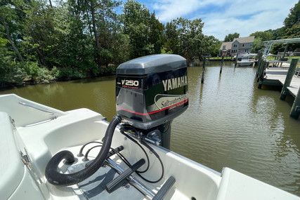 Hydra Sports 24 Center Console