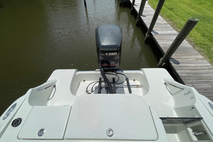 Hydra Sports 24 Center Console