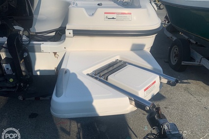 Bayliner Element F18 Center Console