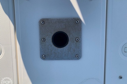 Bayliner Element F18 Center Console