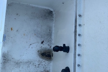 Bayliner Element F18 Center Console