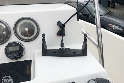 Bayliner Element F18 Center Console