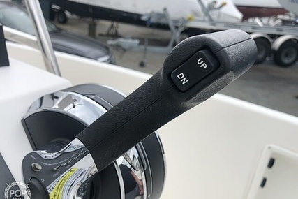 Bayliner Element F18 Center Console