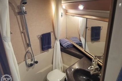 Bayliner 4387 Aft cabin