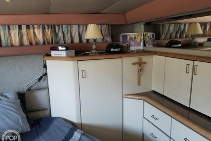 Bayliner 4387 Aft cabin