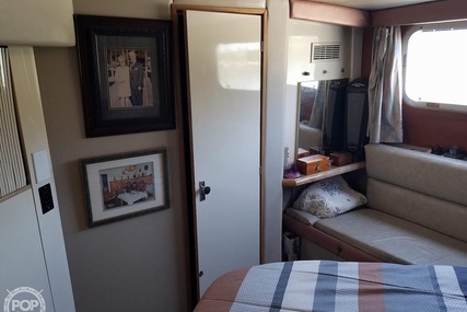 Bayliner 4387 Aft cabin