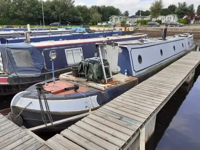 Water Travel 55ft Narrowboat Called Enfield