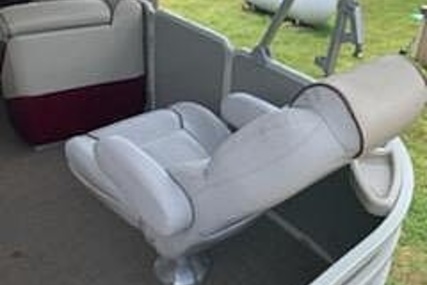 Premier Pontoons 221 explorer