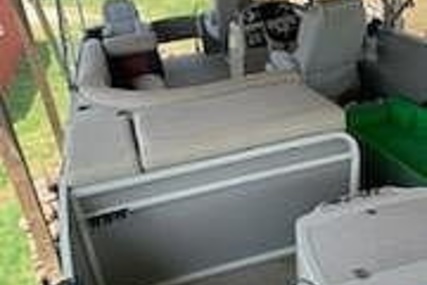 Premier Pontoons 221 explorer