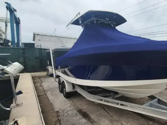 Robalo 2420 Center Console