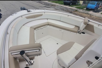 Robalo 2420 Center Console