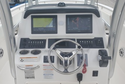 Robalo 2420 Center Console