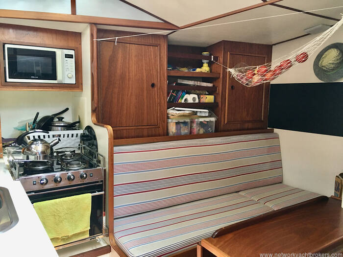 1990 Safe 44 deck saloon