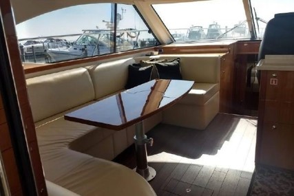 Riviera 5000 Sport Yacht