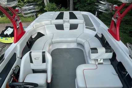 Correct Craft Super Air Nautique 226