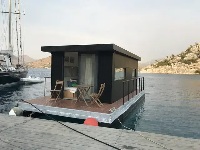 Custom Boats 13 x 26 ft Houseboat