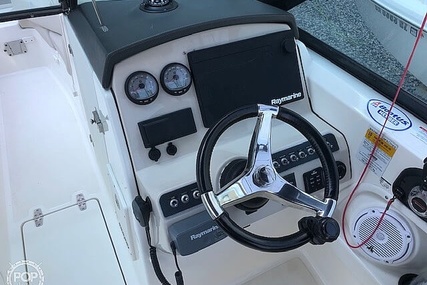 Boston Whaler 230 Vantage