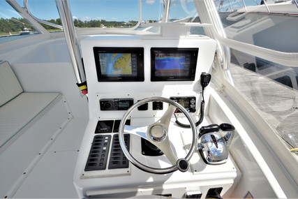 Mako 295 Side Console Cuddy