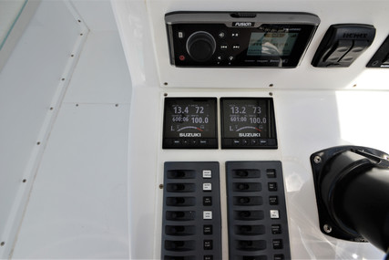 Mako 295 Side Console Cuddy