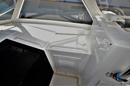 Mako 295 Side Console Cuddy