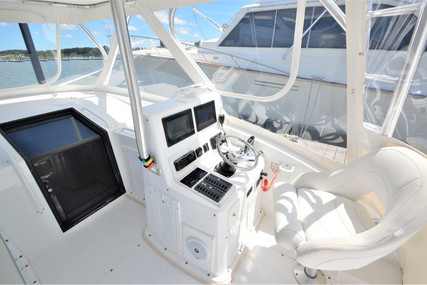 Mako 295 Side Console Cuddy