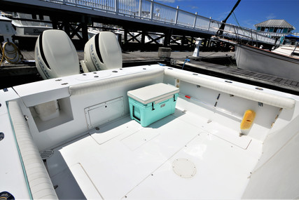 Mako 295 Side Console Cuddy