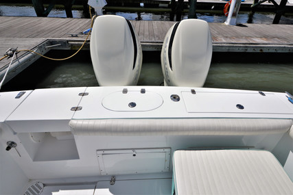 Mako 295 Side Console Cuddy