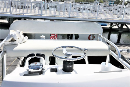 Mako 295 Side Console Cuddy