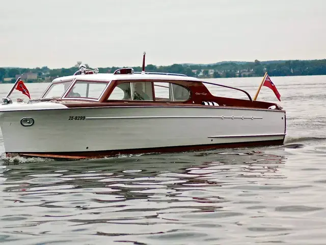 Chris-Craft Sedan