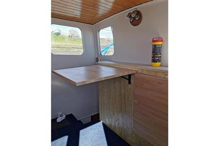 TRAWLER MARINE LIVEABOARD